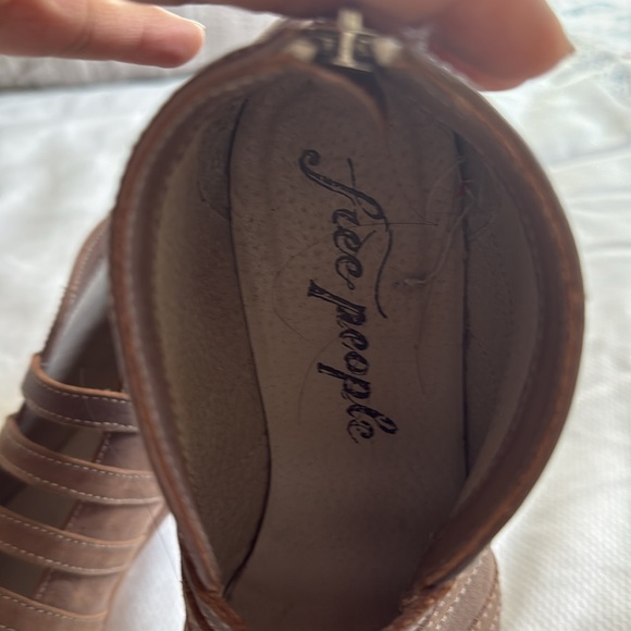 Free People ankle bootie size 8.5 color toupe - Picture 7 of 9